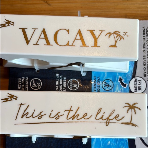 White and Gold Beach/Pool Towel Clips - Picture 2 of 3